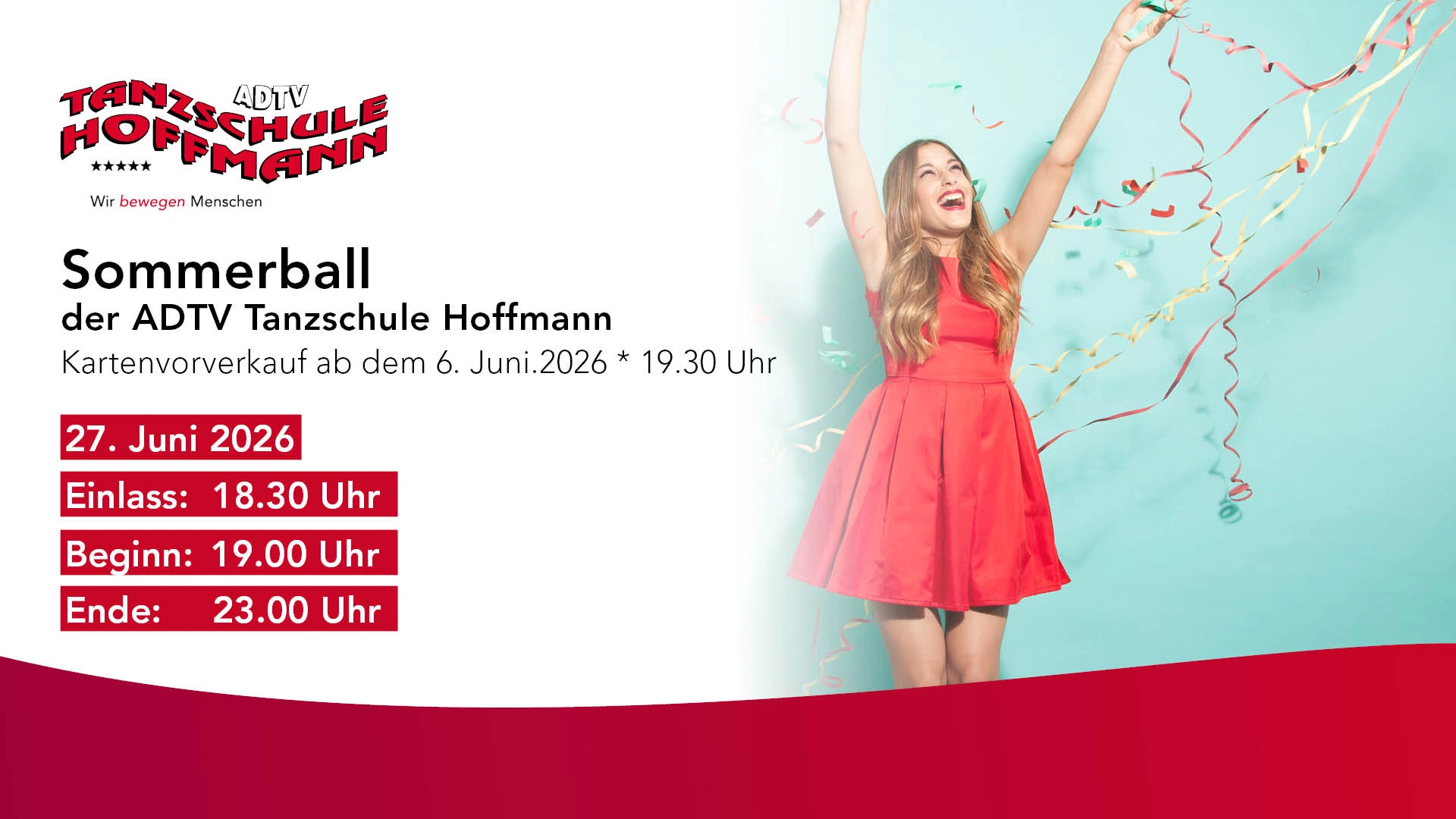 Ankündigung des Sommerballs der ADTV Tanzschule Hoffmann am 27. Juni 2026 mit einer jubelnden Frau im roten Kleid vor türkisblauem Hintergrund und fallenden Luftschlangen.